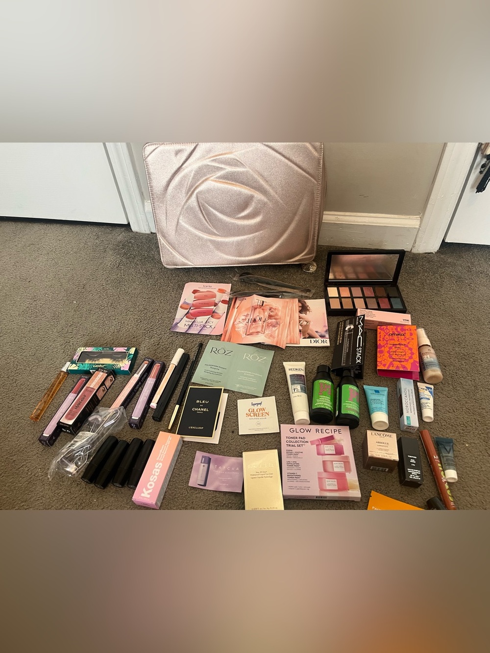 40+ MAKEUP SAMPLES - 12 FULL SIZE ITEMS